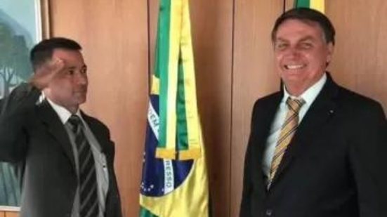 Foto do Coronel Mello ao lado do ex-presidente Jair Bolsonaro - Foto: Reprodução / Instagram / @melloaraujo10