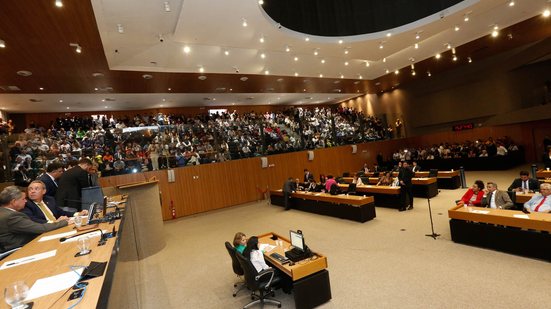 Deputados aprovaram por unanimidade votação extraordinária em meio às férias - Roberto Soares/ Alepe