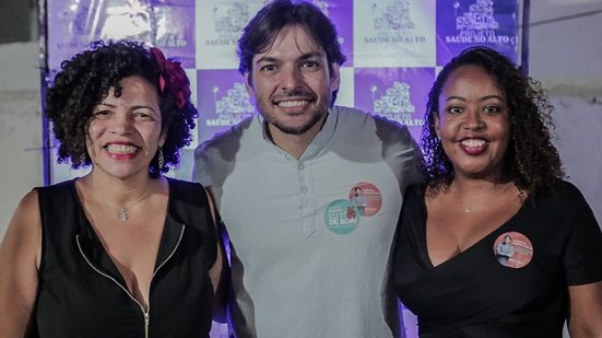 Ricardo Gadelha, com Dani Portela e Alice - Divulgação