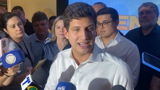 João Campos está com tem feito campanha falando das pontes - Foto: Yan Lucca / Jamildo.com