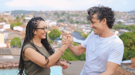 Daniel Coelho e Mariana Melo, em campanha no Recife - Divulgação