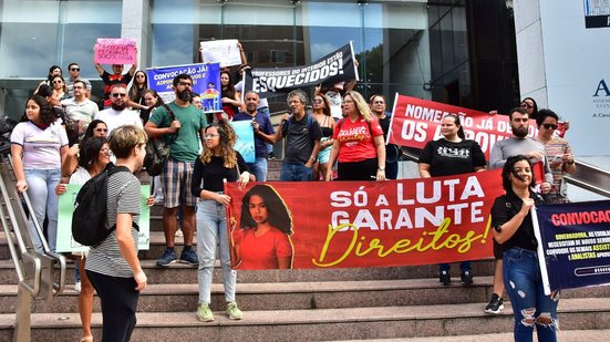 Professores fizeram protesto na Alepe - João Carlos Mazella/Sintepe