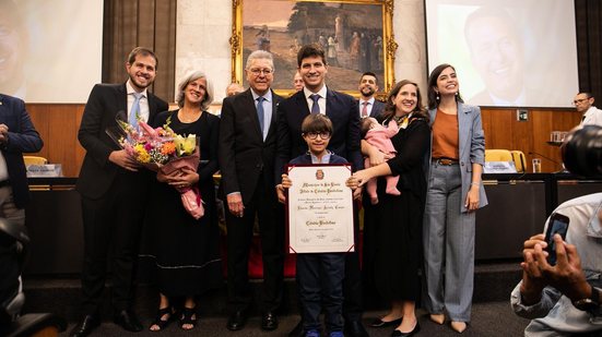 Honraria in memoriam foi recebida por familiares do ex-governador de Pernambuco - Ashlley Melo/Divulgação