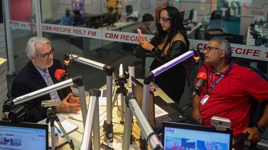 O quadro"Fala, Jamildo" estreiou nesta quinta-feira na Rádio CBN Recife - Foto: Yan Lucca / Jamildo.com