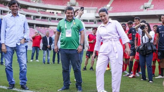 Governadora Raquel Lyra vai trocar parte da iluminação da Arena Pernambuco - Governo do Estado