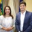 Raquel lyra e João Campos em sala do palácio do governo, no Recife
