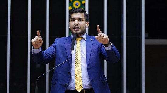 O deputado federal André Fernandes lidera numericamente em pesquisa para prefeitura de Fortaleza - Câmara dos Deputados