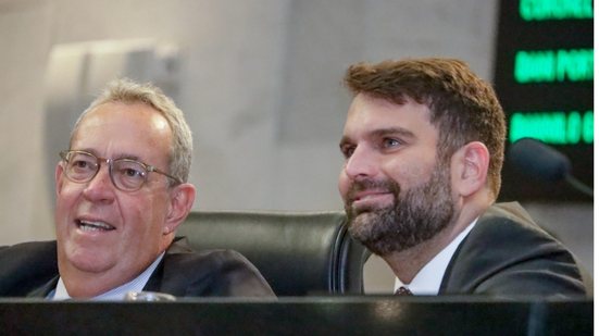 Álvaro Porto e Gustavo Gouveia foram eleitos antecipadamente e devem disputar reeleição como presidente da Alepe e primeiro secretário, respectivamente - Amaro Lima/Alepe