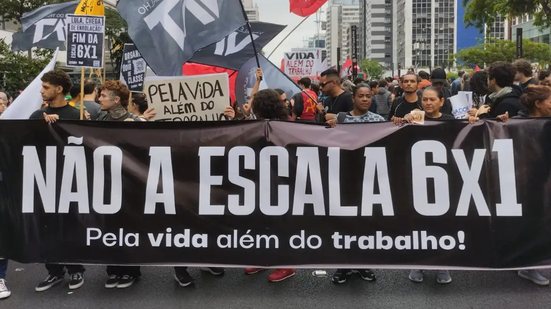 Feriado da proclamação foi marcado por protestos
					
					
					Foto: Letycia Bond / Agência Brasil