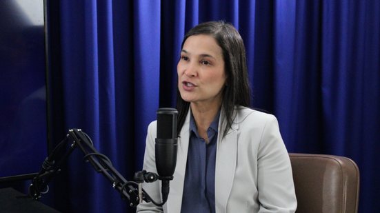 Uma advogada, Ingrid Zanella (na foto em entrevista ao PODJÁ!), ocupa a presidência da OAB pela primeira vez em 90 anos - Yan Lucca/Jamildo.com