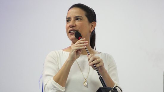 Raquel Lyra falou em entrevista para Band sobre possível saída do PSDB, alinhamento com Lula e evitou falar sobre João Campos - Foto: Yan Lucca / Jamildo.com