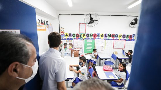 Concurso da Secretaria Municipal de Educação do Recife continua com inscrições abertas - Rodolfo Loepert/PCR