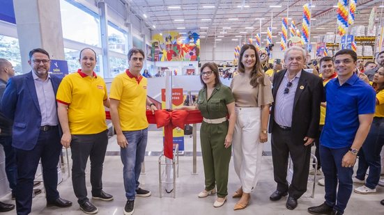 Mirella Almeida e Priscila Krause participam de inauguração do Novo Atacarejo em Olinda - Divulgação