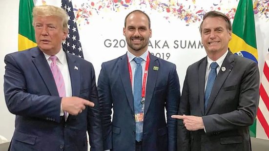 Eduardo Bolsonaro com Trump e Jair Bolsonaro - Reprodução Instagram