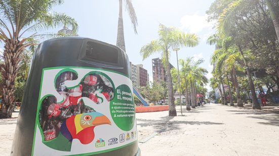 Prefeitura do Recife coleta garrafas PET para fazer roupa do Galo da Madrugada - Wagner Ramos - PCR IMagem