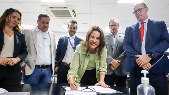 Raquel Lyra assina acordo com a PRF a anuncia retomada de obras em Caruaru - Yacy Ribeiro/Secom