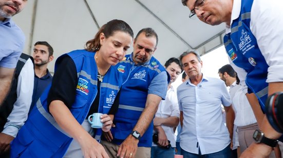 Raquel Lyra, prefeitos e deputados foram vistoriar obras de rodovias no Litoral Sul - Yacy Ribeiro/Secom