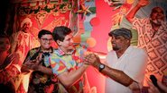 João Campos e o músico Marrom Brasileiro, um dos homenageados do Carnaval 2025 no Recife - Edson Holanda/Prefeitura do Recife