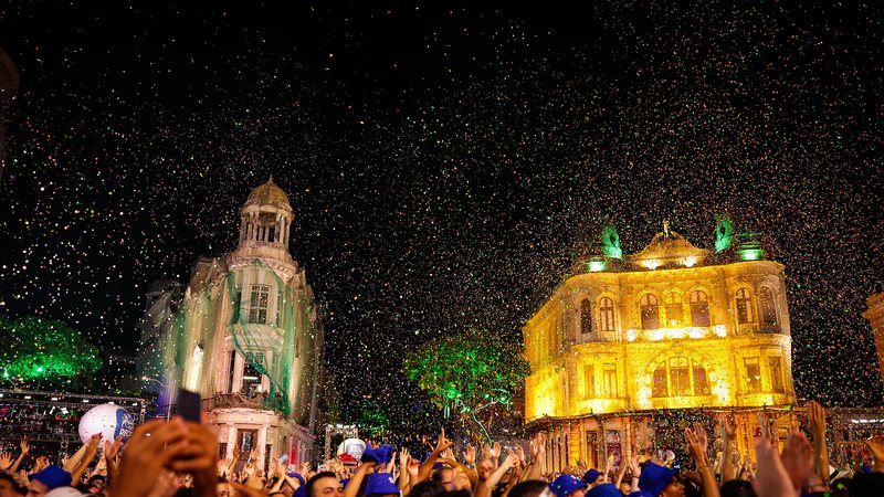 Assista ao vivo a programação desta quinta (12) do Carnaval do Recife com Lenine, João Gomes e Priscila Senna