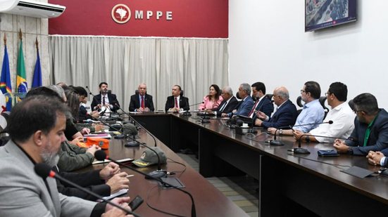 Ministério Público reuniu representantes do Sport, Santa Cruz e Náutico para discutir formas de resolver violência entre torcidas - Priscilla Buhr/AMCS