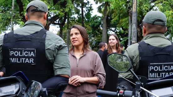 Raquel Lyra entregou viaturas e equipamentos para membros da segurança do Governo de Pernambuco - Yacy Ribeiro/Secom