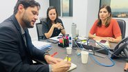 O deputado se reuniu com Luciana Albuquerque e Maíra Fischer - Divulgação