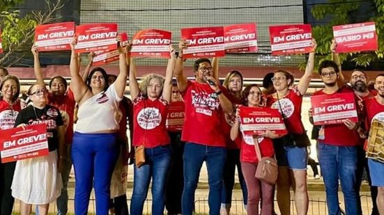 Gestão João Campos conseguiu liminar na justiça, mas categoria permanece em mobilização. - Divulgação e VICTÓRIA CÓCOLO (FOLHAPRESS)