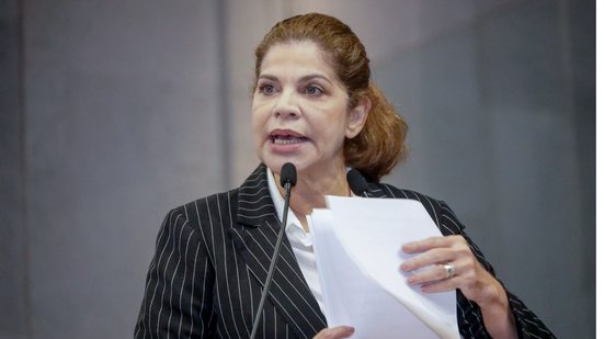 Na tribuna, a deputada destacou que, embora o Governo do Estado tenha obtido autorização para empréstimos no valor de R$ 9,2 bilhões, na prática, o montante não foi totalmente contratado nem desembolsado. - Foto: Roberto Soares/Alepe