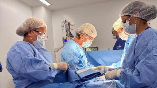 imagem ilustrativa de um procedimento de transplante - DIVULGAÇÃO