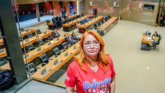 Ivete Caetano convocou paralisação dos professores após adiamento de votação de projeto que concede reajuste salarial - Pericles Chagas/Sintepe