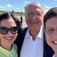 João Campos em selfie com Geraldo Alckmin e esposa do vice-presidente