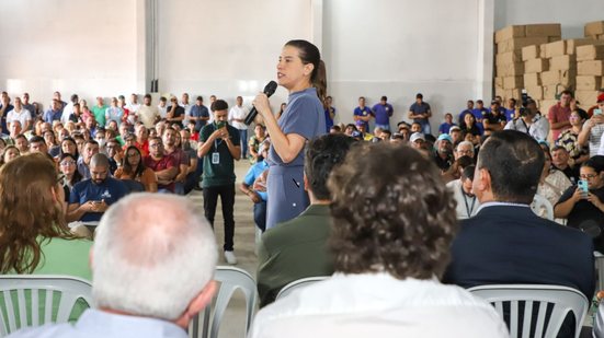 Governadora Raquel Lyra discursa em agenda no interior de Pernambuco - SECOM/ GOVERNO DE PERNAMBUCO