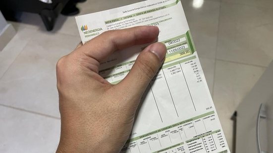 Terão direito famílias inscritas no CadÚnico, com renda mensal de até meio salário mínimo por pessoa, que usarem até 80 quilowatts-hora (kWh) por mês. - Foto: Reprodução da internet