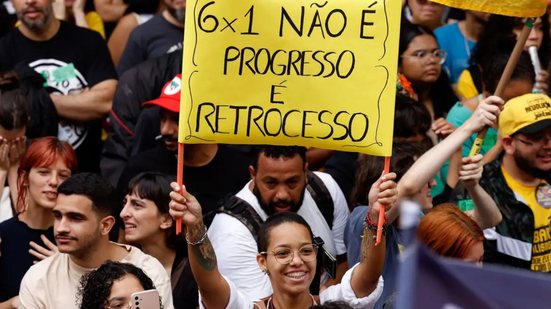 Manifestação pelo fim da escala 6x1 - © Tânia Rêgo/Agência Brasil