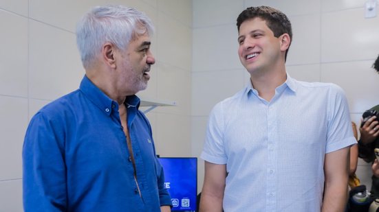 Em aproximação com João Campos, Humberto Costa participa de inauguração da Prefeitura do Recife