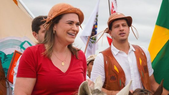 Marília Arraes e João Campos na Missa do Vaqueiro em Serrita - DIVULGAÇÃO/ ASSESSORIA