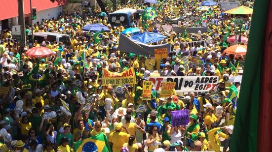 Protesto em Boa Viagem em 2016 - Reprodução X