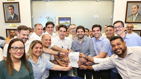 Silvio Costa Filho com Vinicius Labanca
					
					
					Wesley D'Almeida