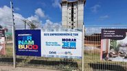 Construção com fachada escrito Morar Bem Pernambuco