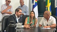 Romero Cavalcanti, superintendente da Caixa, com o prefeito Marcílio Régio e a vice Lícia Maciel, de Goiana - Jamildo.com