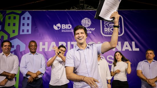 João Campos assinou ordem de serviço de novo habitacional na segunda - Edson Holanda/ Prefeitura do Recife