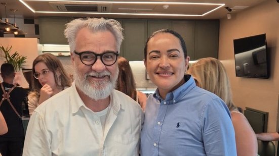 A prefeita de Sertâna, Pollyanna Abreu, em visita ao Recife
						
						
						Jamildo.com