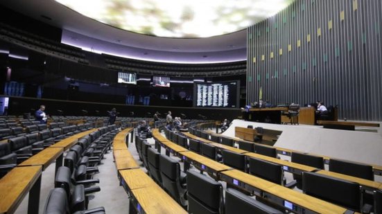 Dados do Ministério Público indicam que, no passado, eram furtados em média 14,2 milhões de litros de combustíveis dos oleodutos da Transpetro. - Foto: Kayo Magalhães / Câmara dos Deputados