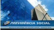 Imagem mostra a fachada da sede do INSS.