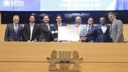 Silvio Costa Filho recebeu medalha ao mérito da Câmara do Recife - Câmara do Recife