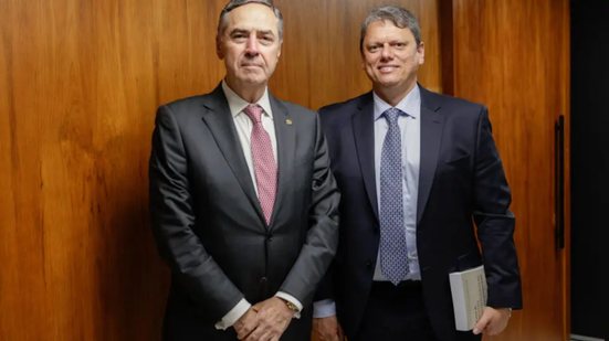 Luis Roberto Barroso e Tarcísio de Freitas - Foto: Fellipe Sampaio/SCO/STF