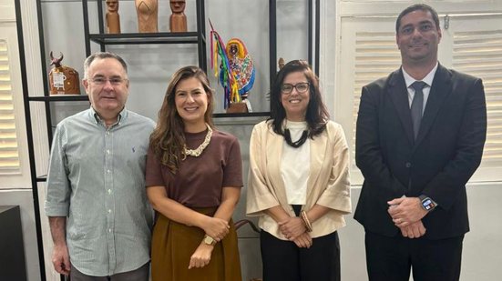 O prefeito Zeca Cavalcanti esteve reunido nesta segunda-feira (29), no Recife, com a gestora da Agência de Desenvolvimento Econômico de Pernambuco (Adepe), Ana Luiza Ferreira, - Foto: Divulgação