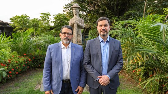 CÍCERO MORAES E ARMANDO MONTEIRO BISNETO