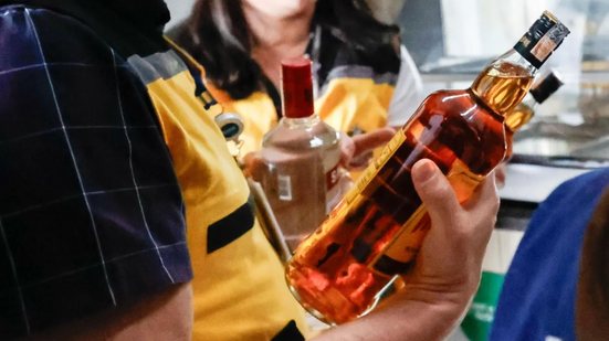 Governo de SP faz fiscalização em bebidas batizadas (metanol)