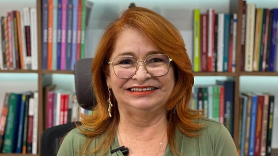 Imagem Ivete Caetano recebe Prêmio Duarte Coelho por 40 anos dedicados à Educação